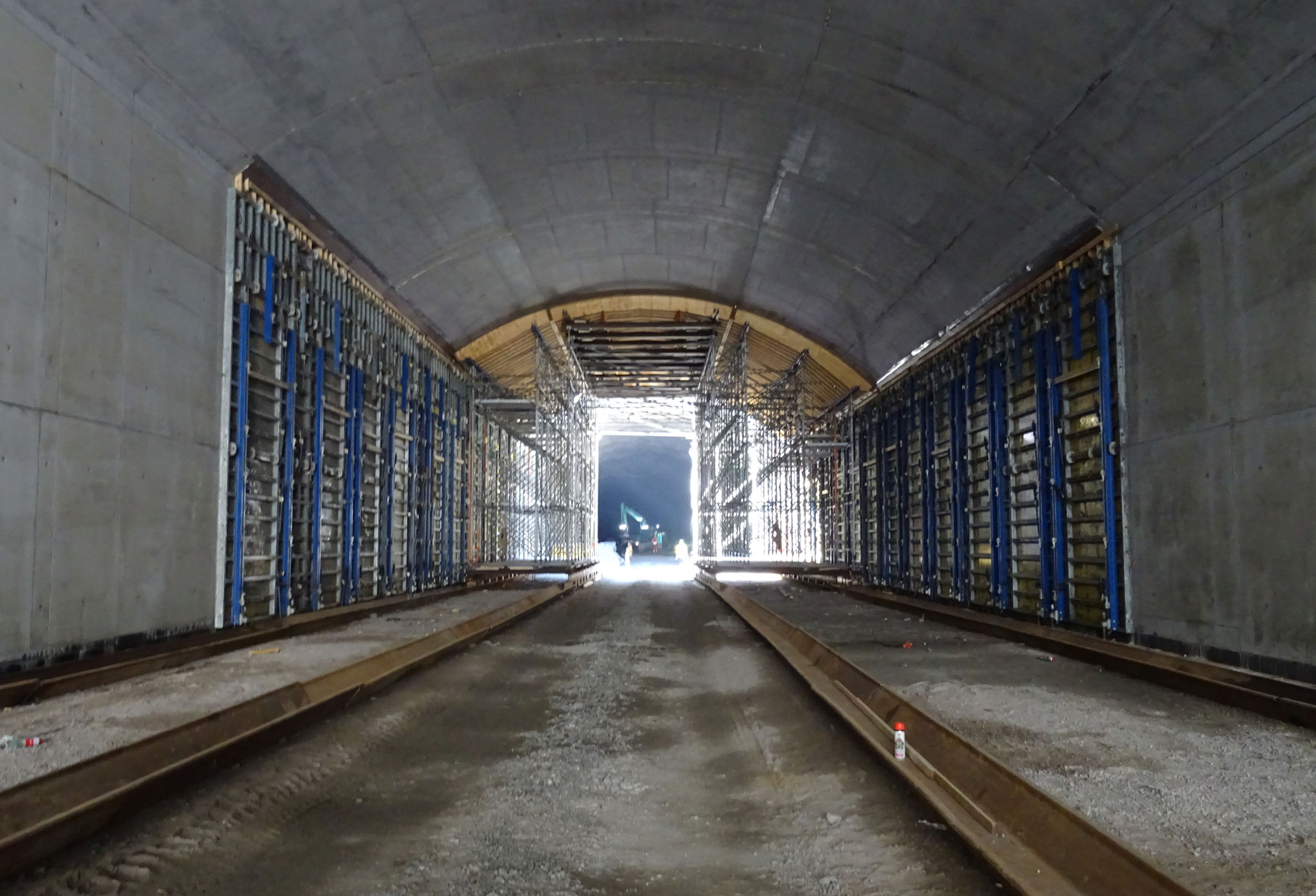 Liipolan betonirakenteinen tunneli on raudoitettu ja ruiskubetonoitu, kuten kalliotunneli. Kuva: Antti Rytkönen / Väylä