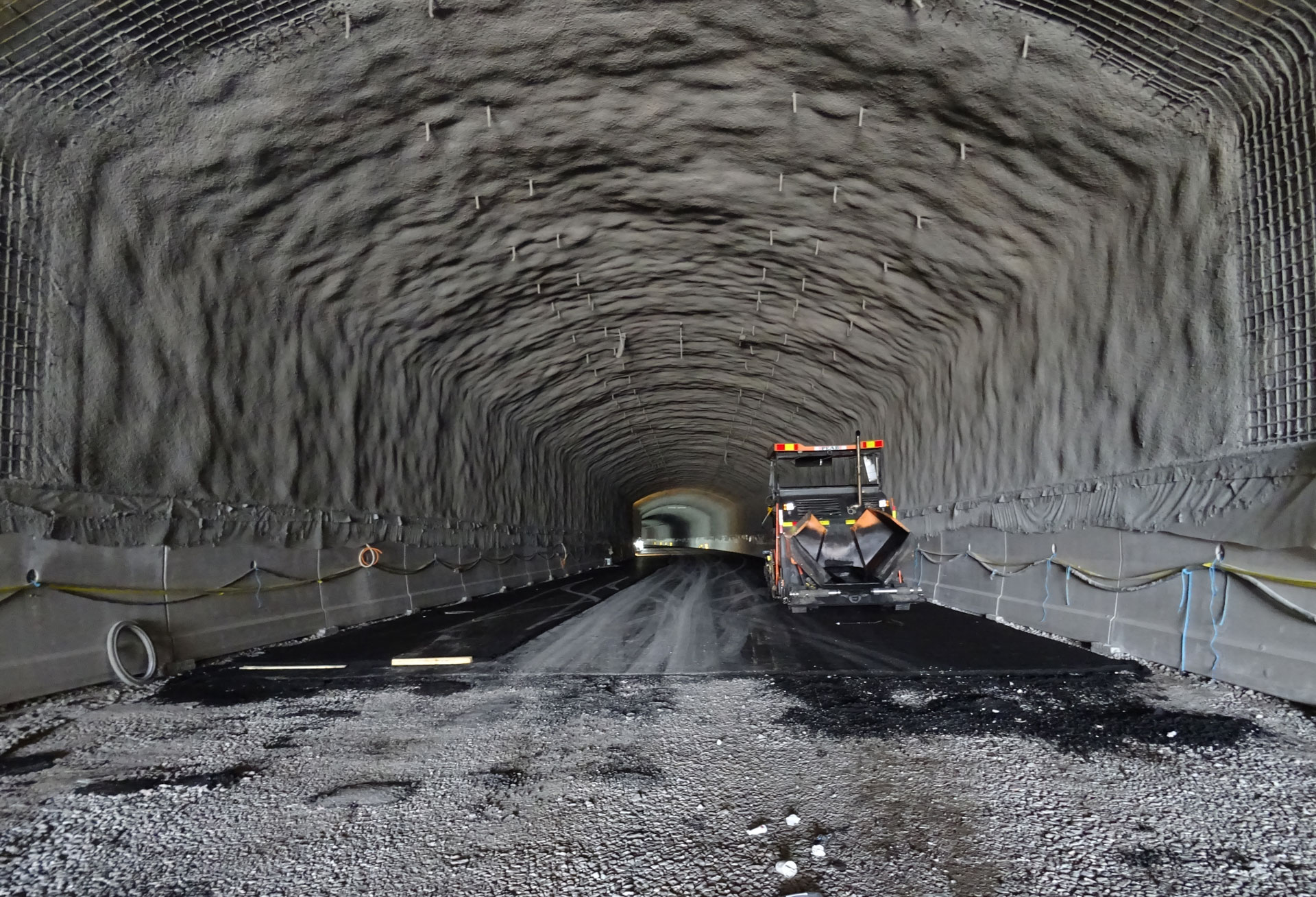 Liipolan betonirakenteinen tunneli on raudoitettu ja ruiskubetonoitu, kuten kalliotunneli. Kuva: Antti Rytkönen / Väylä