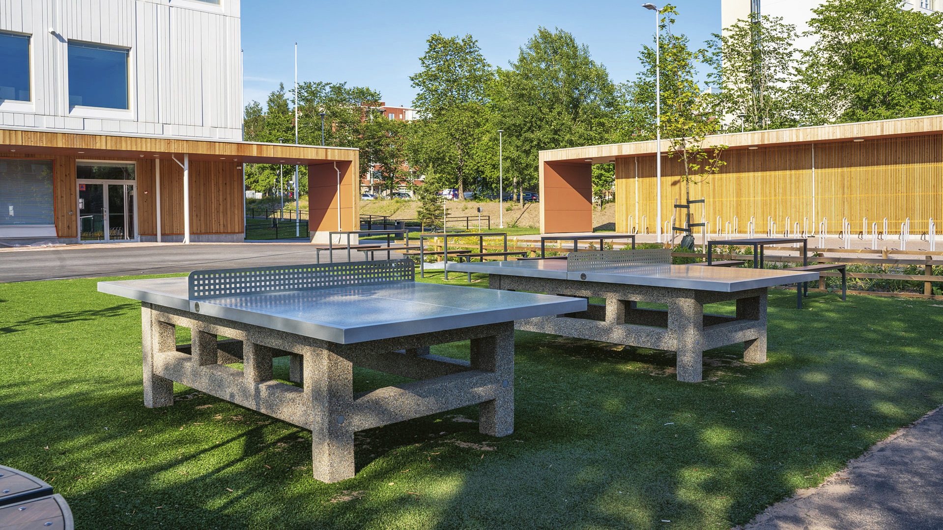 Betoniset pingispöydät kestävät ulkotiloissa. Kuva: Leikkiset Oy