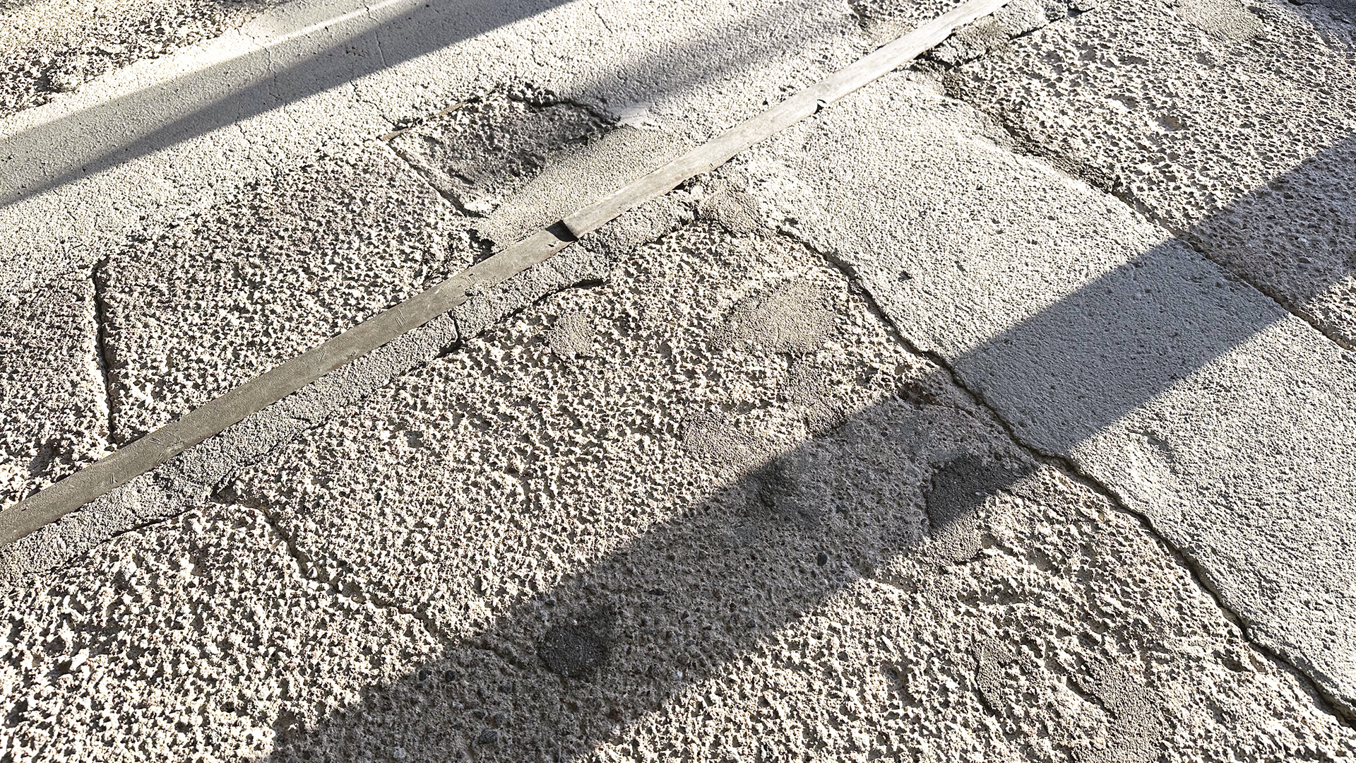 Vanhan betonilattian suojelu ja kunnostus