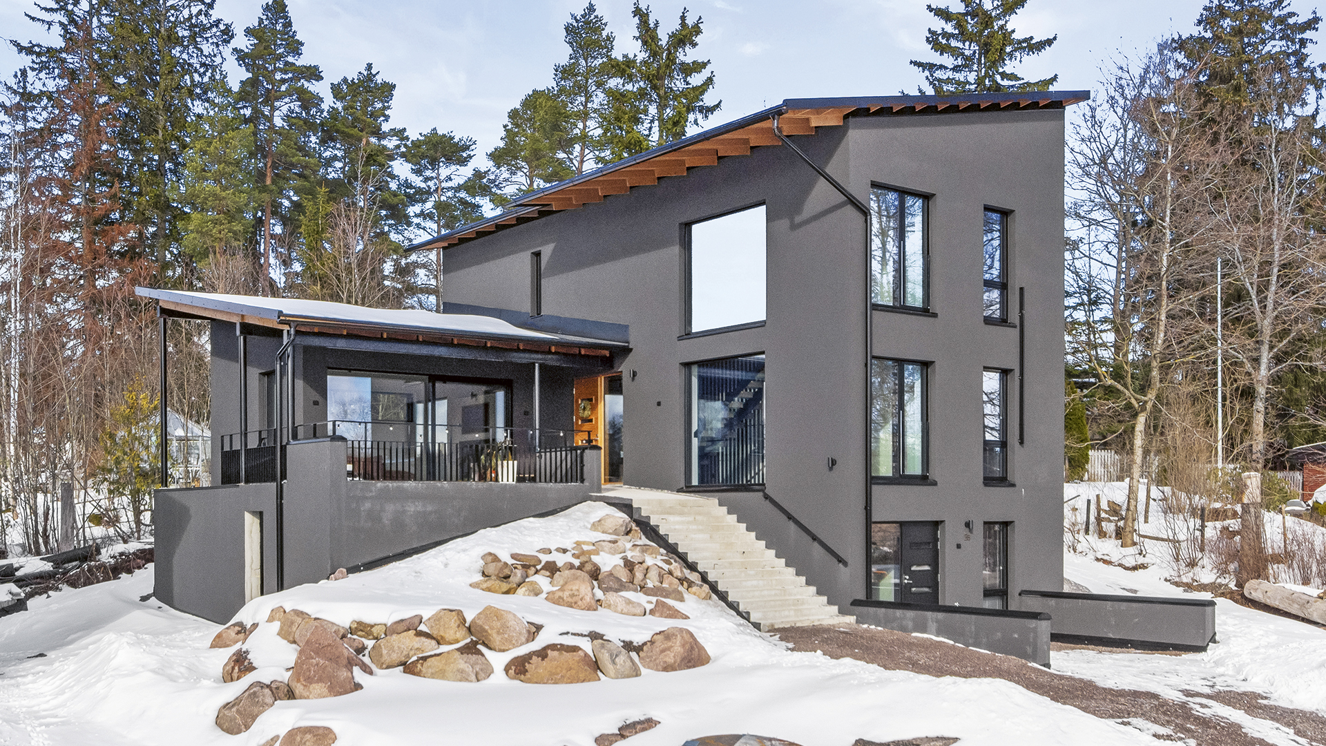 Single-family detached house built with concrete and brick blocks: 2B Kaivostie Road in Espoo