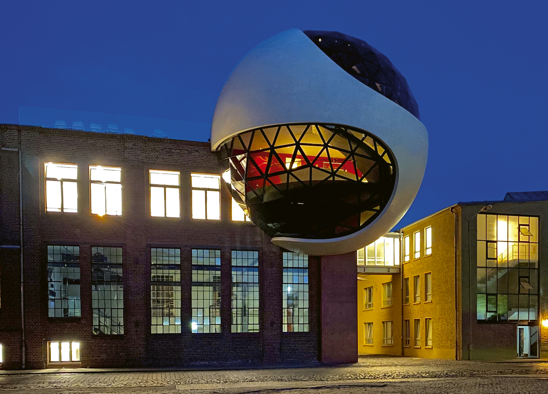 Niemeyer-Sphere, Kugel-Café