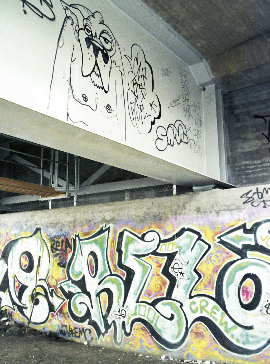 Näsinsiltojen alla oli ennen useita graffiteja.