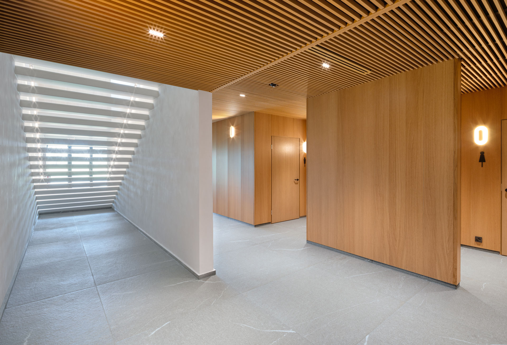 Alakerta, josta yhteydet sauna- ja pukutiloihin. Kuva: Marko Huttunen