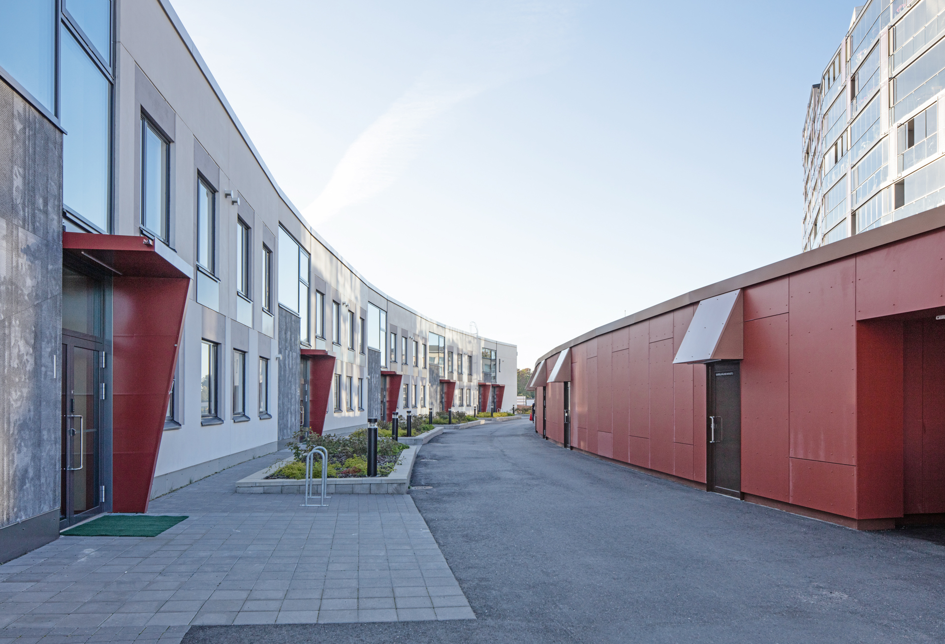 Vanhan Jorvaksentien ja Marinkallio-kadun viereiset pienkerrostalot ovat kolmikerroksisia. Kuva: Arkkitehdit NRT Oy