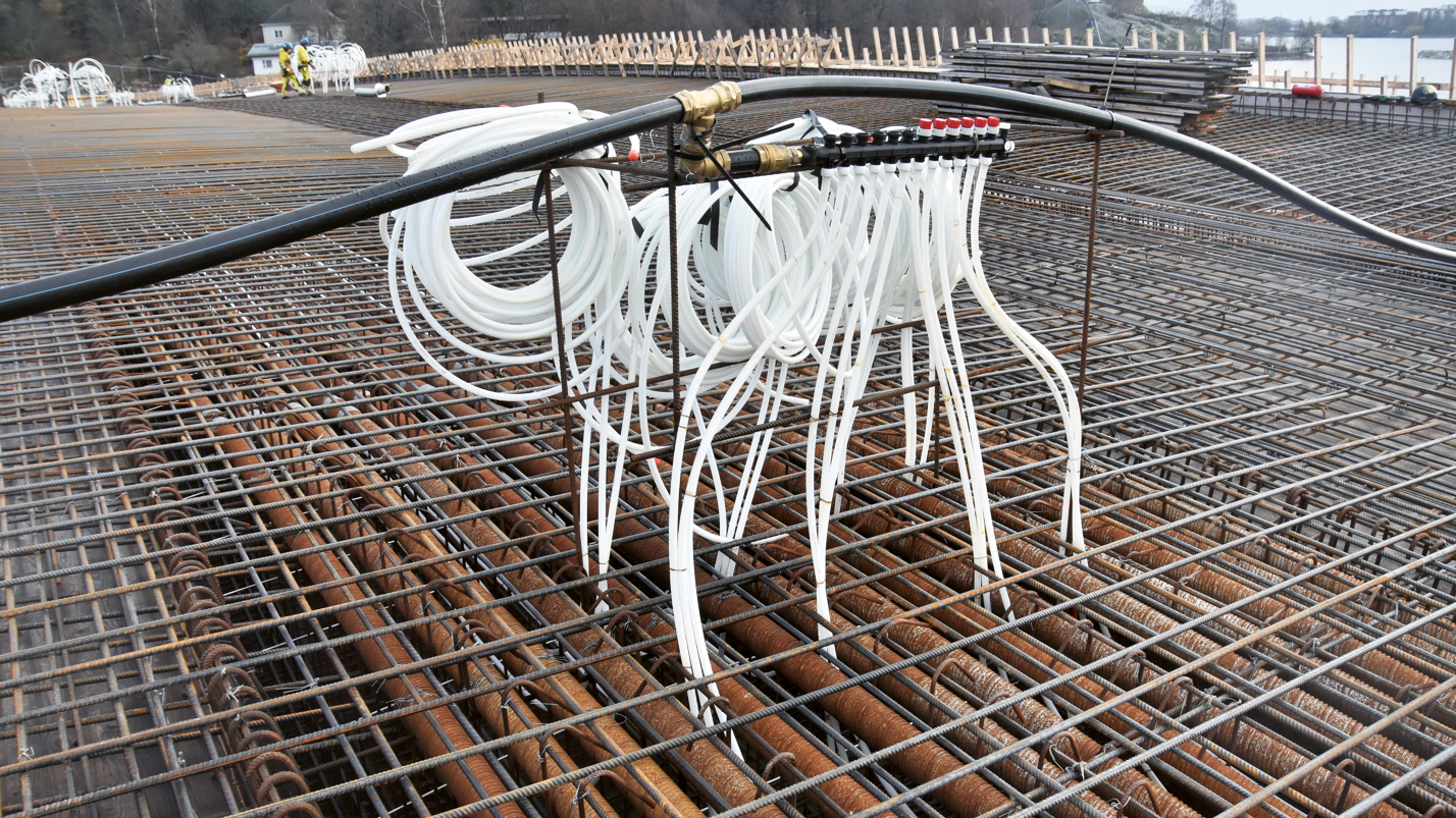 Suomessa on otettu betonin jäähdyttäminen käyttöön erityisesti massiivisten infrarakenteiden osalta. Kuva: TYL Kruunusillat