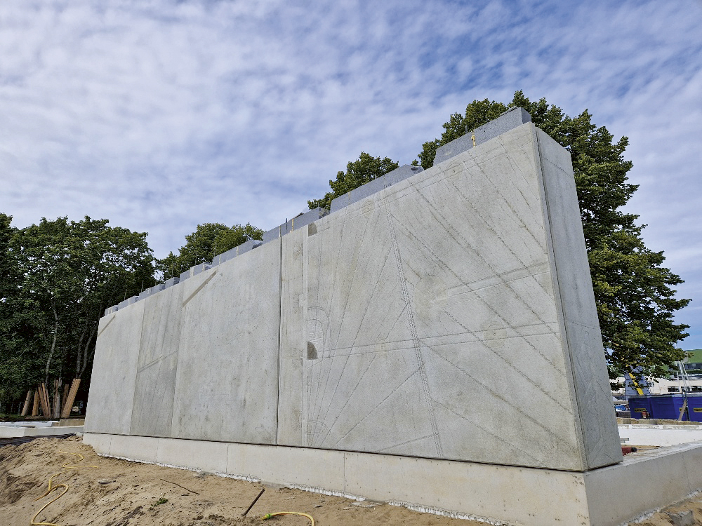 Julkisivuelementit valettiin harmaalla betonilla. Kuva: Ülar Mark