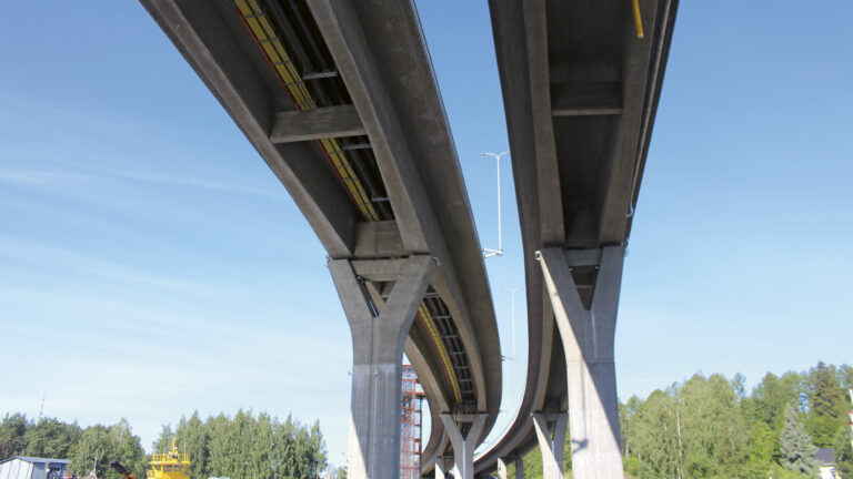 Betonin pakkasenkestävyys – vesi-sideainesuhteen, ilmamäärän ja sementtityypin vaikutus