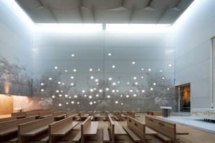 Graafinen betoni julkisen tilan tehostekeinona(Ospedale Giovanni XXIII Chapel, Bergamo, Italia. Suunnittelu arkkitehdit Pippo ja Ferdinando Traversi kuva: www.graphicconcrete.com)