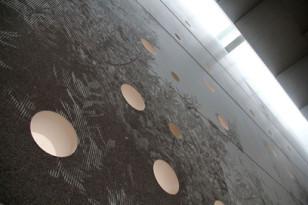 Graafinen betoni. Yksityiskohtia seinästä. (Ospedale Giovanni XXIII Chapel)