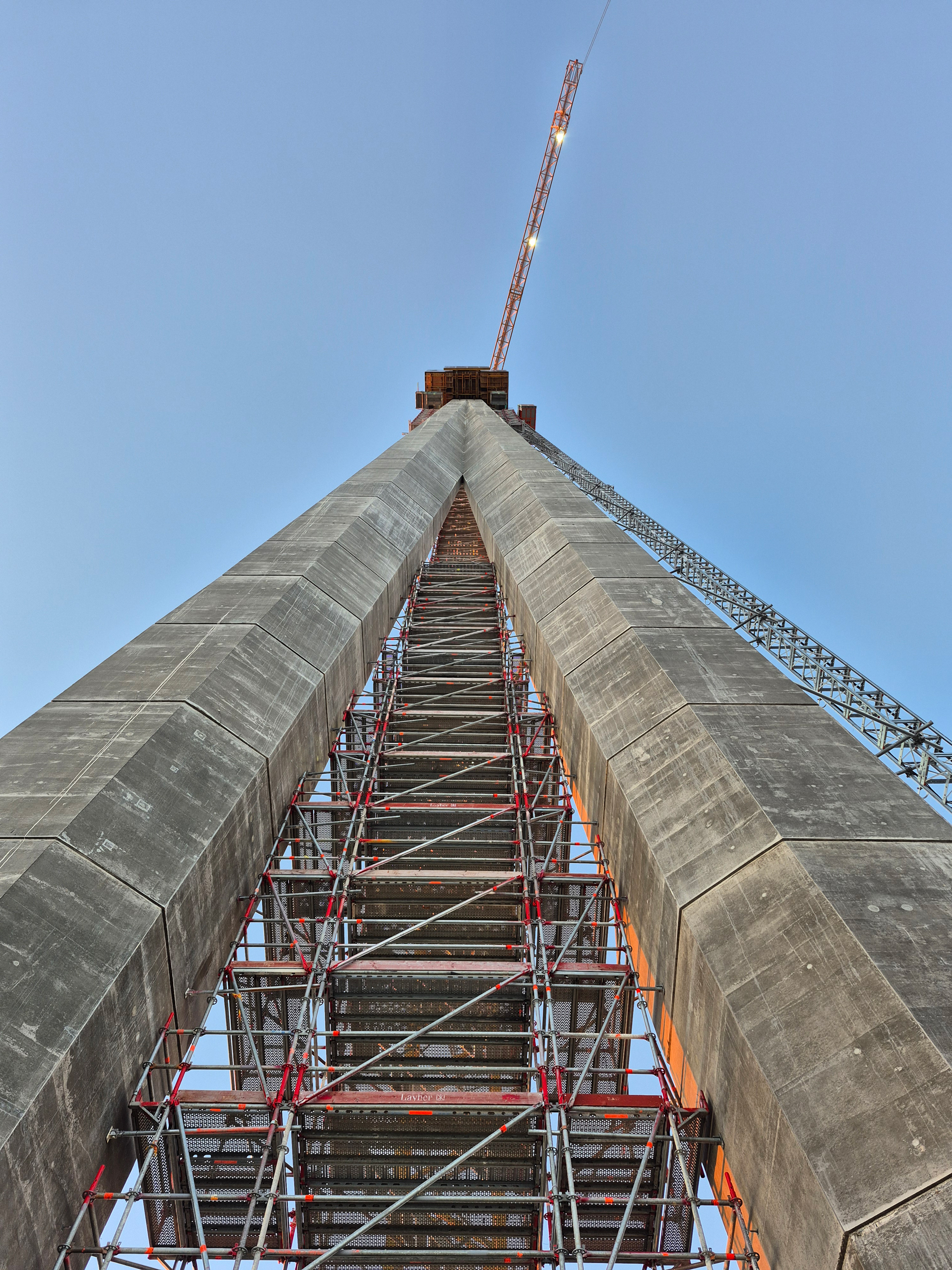 Kruunuvuorensillan pylonin valumuotti 135 m korkeudessa. Kuva: Jussi Laamanen